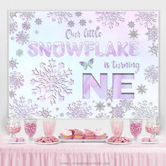 Purple Little Snowflake tourne une toile de fond d'anniversaire