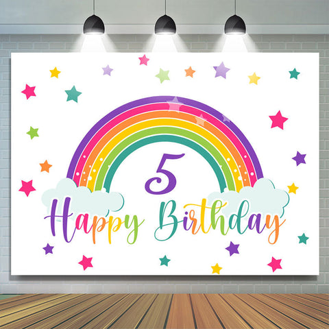 Arc-en-ciel et étoiles colorées joyeux 5e anniversaire toile de fond