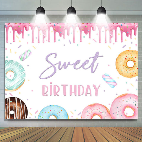 Beignets arc-en-ciel joyeux anniversaire doux toile de fond