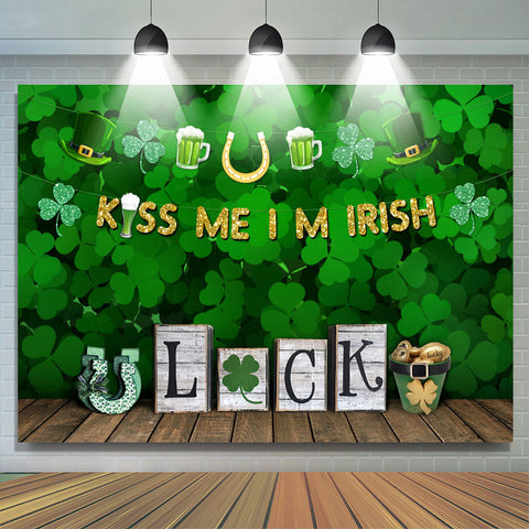 Shamrock Good Luck avec fond de plancher en bois vert