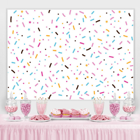 Fond blanc d'¨|toiles de points color¨|s simples pour l'anniversaire