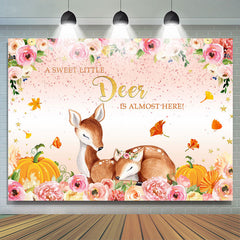 Doux cerf presque ici toile de fond de douche de bébé floral rose