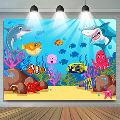 Sous la toile de fond de poisson de requin de l'eau pour la douche de b¨¦b¨¦ d'anniversaire