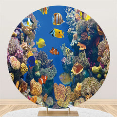 Monde sous-marin de poissons clowns et de coraux en toile de fond