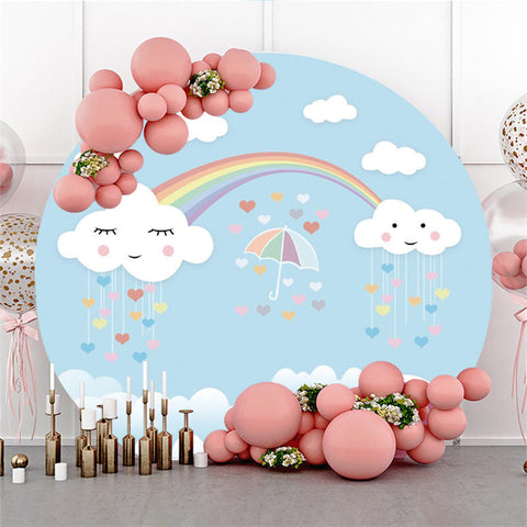 Toile de fond ronde anniversaire arc-en-ciel nuages blancs et bleus