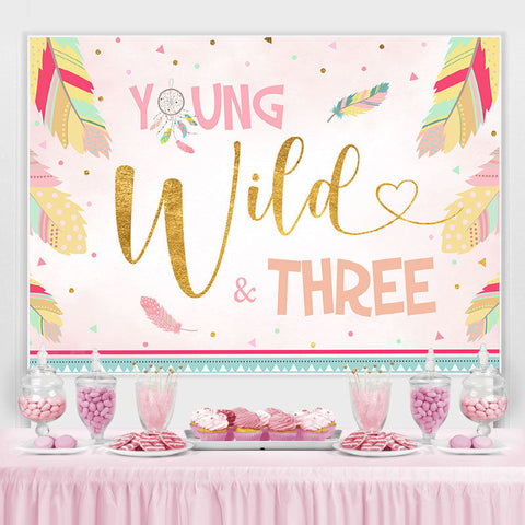 Jeune sauvage trois plumes joyeux 3e anniversaire toile de fond